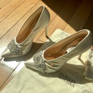 Badgley Mischka Vanilla Pointed Toe Evening Pumps
